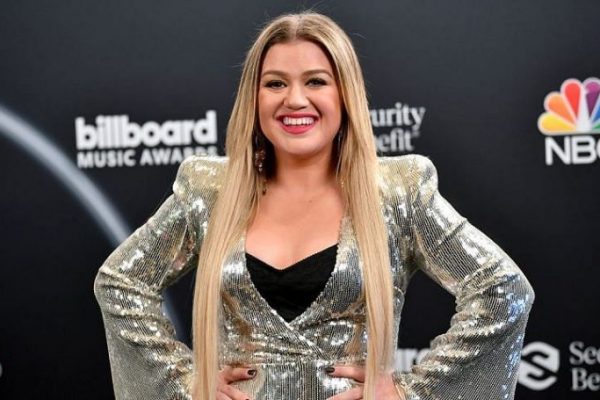 Kelly Clarkson age, height