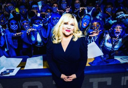 Holly Rowe height