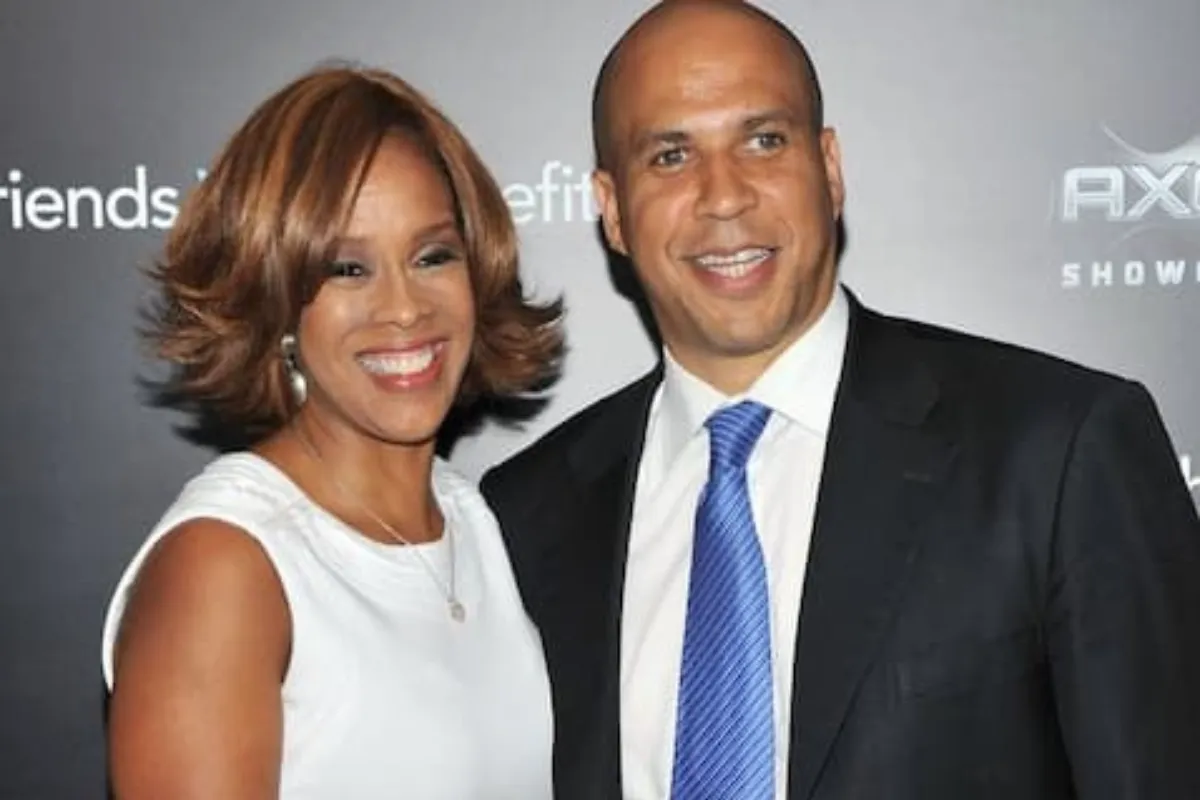 gayle king with her husband in an event
