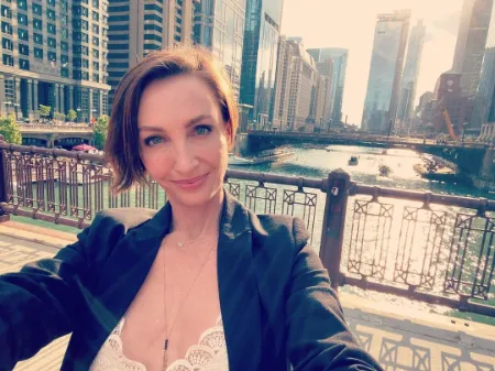 katelin chesna enjoying her holidays in chicago